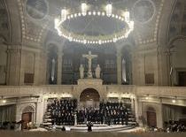 Mittel- und Oberstufenchor Ltg. Frau Egli, am Klavier Frau Kr�per