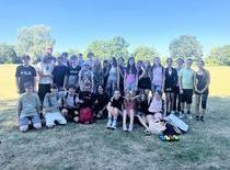Mit den Fahrr�dern ging es f�r die Sch�lerinnen und Sch�ler der Klasse 7a gemeinsam mit Herrn Bl�mmel zur Neckarwiese in Ladenburg. Hier wurde gespielt und gepicknickt.