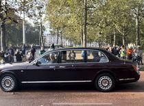 Die Schülerinnen und Schüler des Lilo sahen König Charles III, als er, während der Wachablösung, vom St James Palace zum Buckingham Palast fuhr. Der König trug eine Uniform der Royal Air Force.