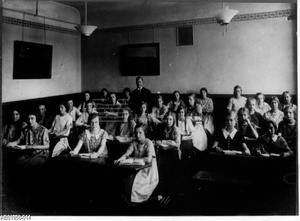 OIII mit Lateinlehrer Mller 1925 (Quelle: Marchivum)